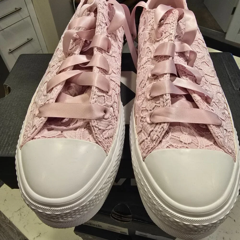 Converse - Women's Chuck Taylor All Star Lace Low Top Shoes (A15006C) Pink SZ 10 - Picture 3 of 12